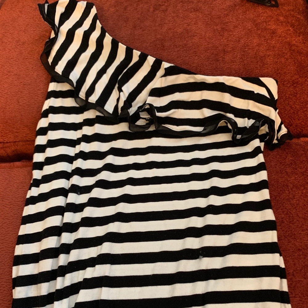 WHBM ONE SHOULDER TOP - Picture 3 of 3